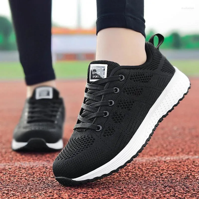 Chaussures de course 2024 S d'été Sneakers Breathable Mesh Womens Lightweight Sport Woman Jogging Walking Athletic Shoe