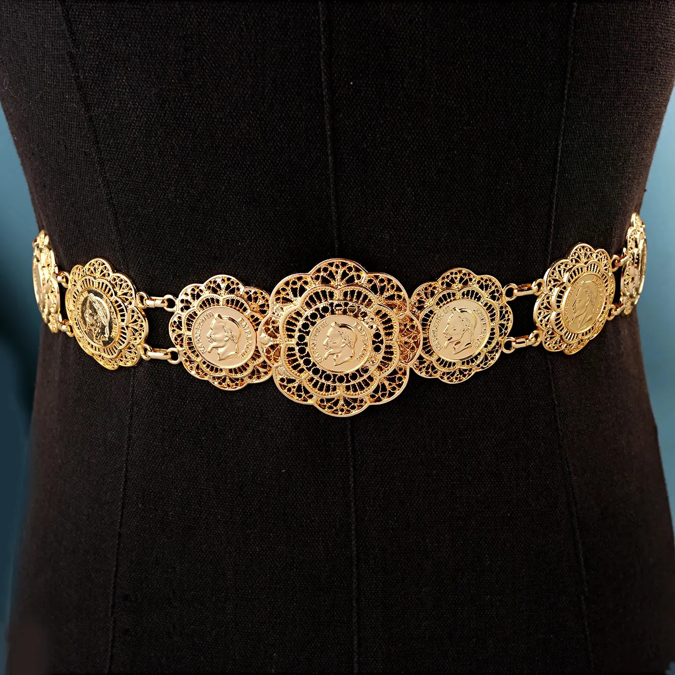 Flowery Elegance: Arabic Bridal Belt with Metallic Waist Chain for