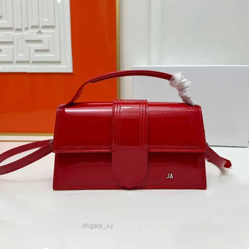 24kデザイナーバッグハンドヘルドクロスボディバッグJACQUEMUES RETRO WOMENS BIG RED LUXURYラッカーレザーショルダーバッグハンドバッグクラシックフリップメソッドスティックバッグ携帯電話バッグ