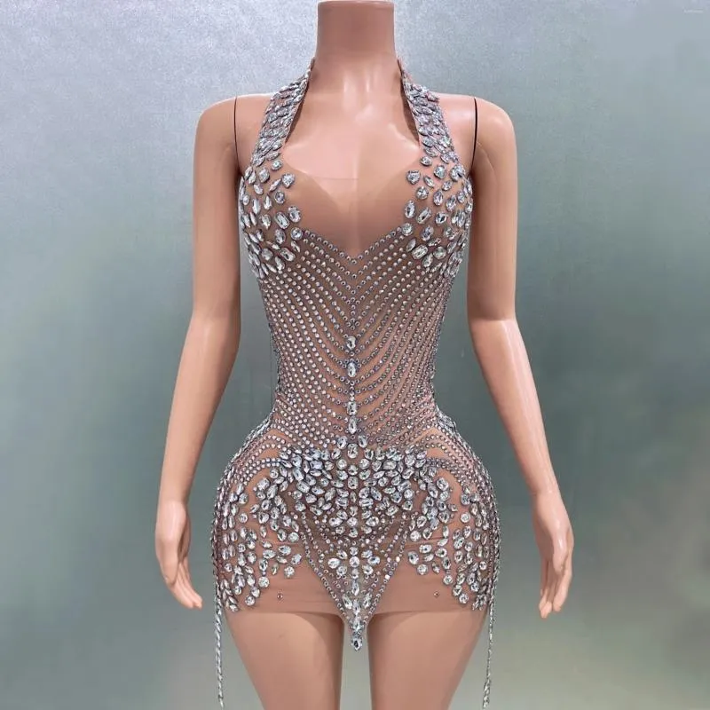 Casual jurken flitsende strass sexy doorzichtige backless backless transparante schede mini jurk verjaardag vier kostuum vrouwen danser prom