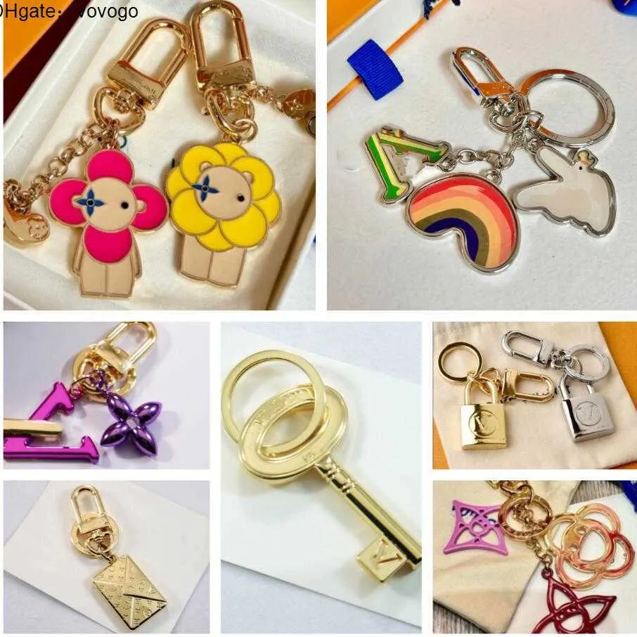 Igner Keychain Women V Letters Designers Keychain Wallet Top Llavero Car Key Chain Men Buckle Jewelry Flower Lock Keyring Keychains Lanyards With Box