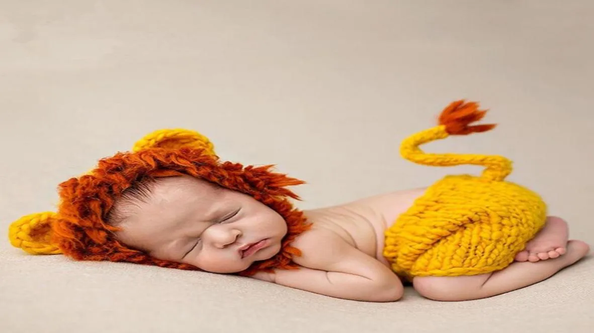 Baby Crochet Pography Props schiet pasgeboren po coole jongenskostuums kindermutsen en broek kledingset zachte leeuw pasgeboren Y20106706475