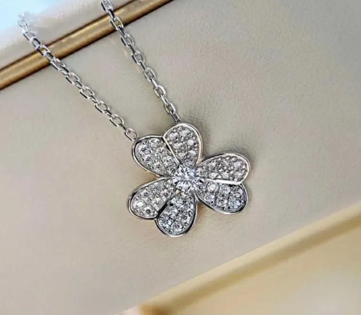 48VY GEPI PENDANT NECKLACES FAMOUS Märke Pure 925 Sterling Silver Jewelry Fine Shine For Women Gold Color Flowers Necklace Sweet Romantic Luck Clover4290766