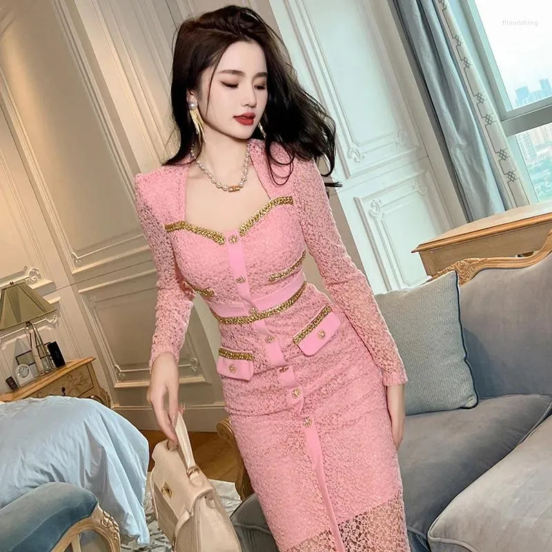 Lässige Kleider Mode Mode French Slim Lace Kleid Langarm Haken Blume hohlen Quadratkragen Herbst und Winter Festpink