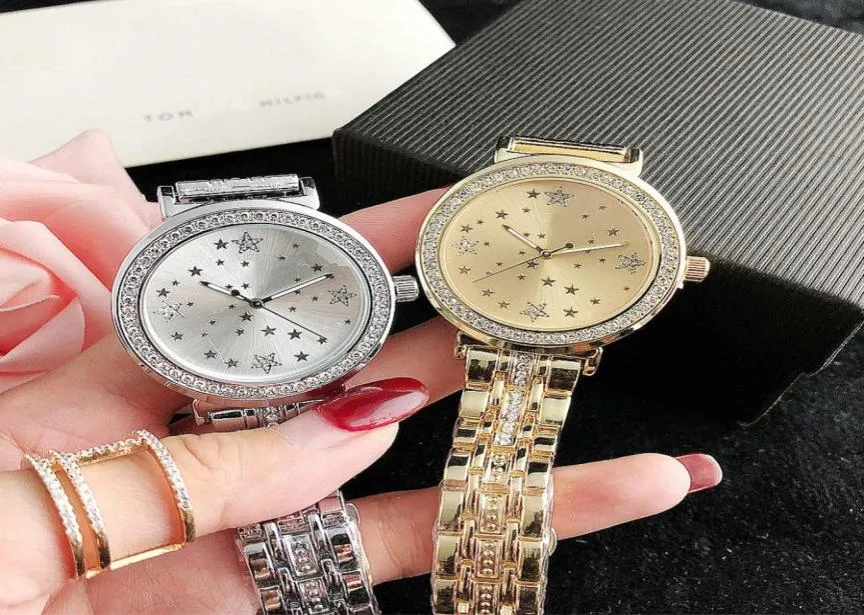 Marque Regarde des femmes Girl Crystal Diamond Star Style Metal Steel Band Quartz Wrist Watch Tom 337531321