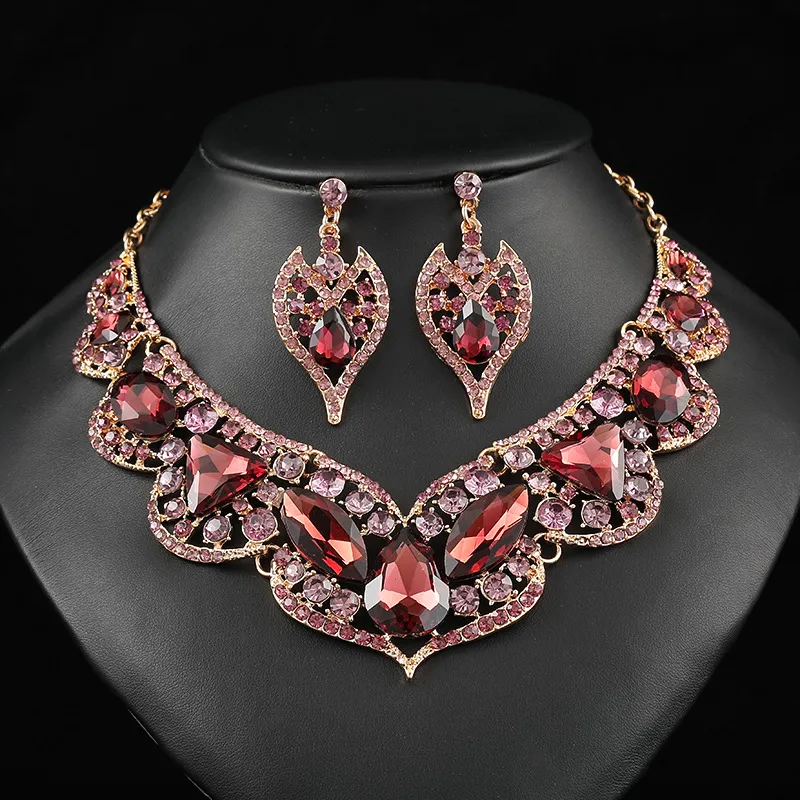 Europäische und amerikanische übertriebene Retro -Braut Schmuck Halskette Ohrringe Set Temperament Vielseitiges Kleid Bankett Künstliche Edelsteinschmuck