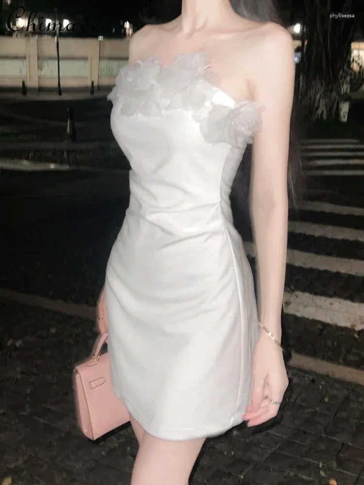 Abiti casual Sexy Fashion Off-the Shoulder Short Dress 2024 Summer White High-Waist Sleeveless Off-Shoulder Slim 3D Girl