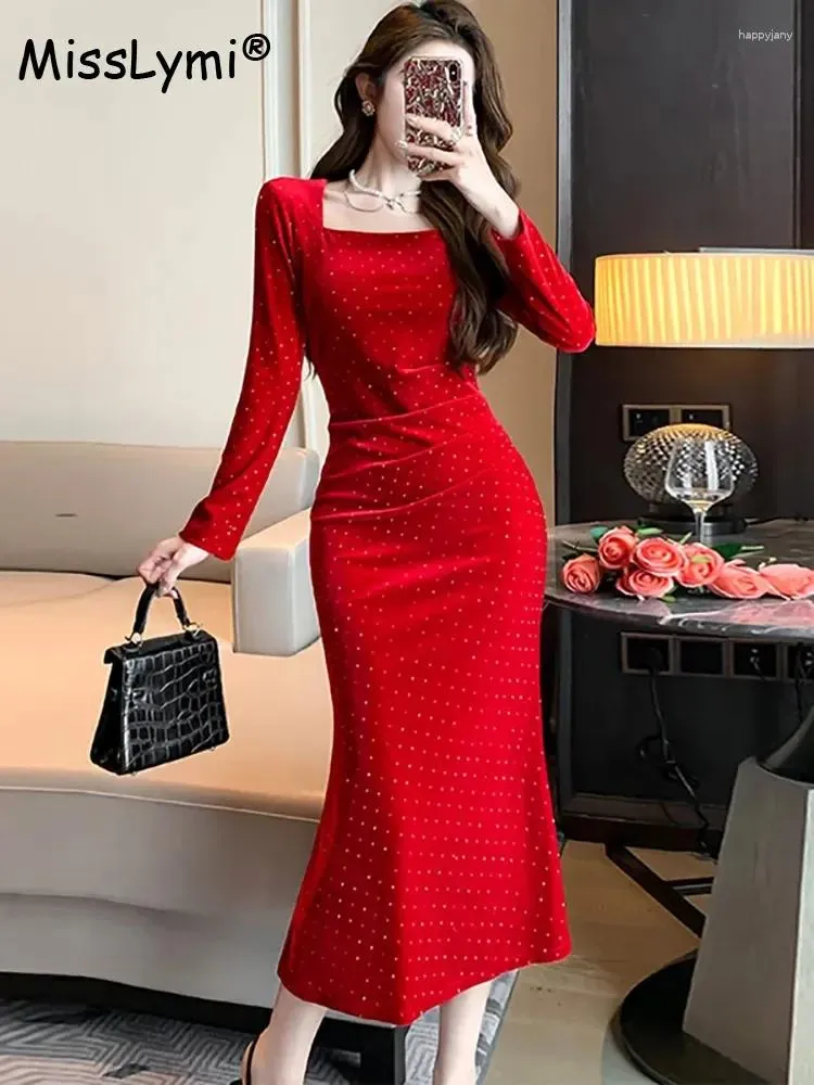 Casual jurken repareren Rhinestone Red Velvet Dress Vrouwen kleding herfst 2024 vierkante kraag lange mouw hoge taille vouwen zeemeermin feestje