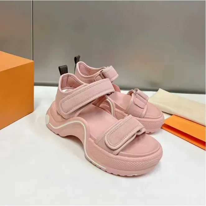 2024 Nouveau archlight sandal marque designers femmes plate-forme sandales sandales glissades de luxe de luxe slipper taille35-40