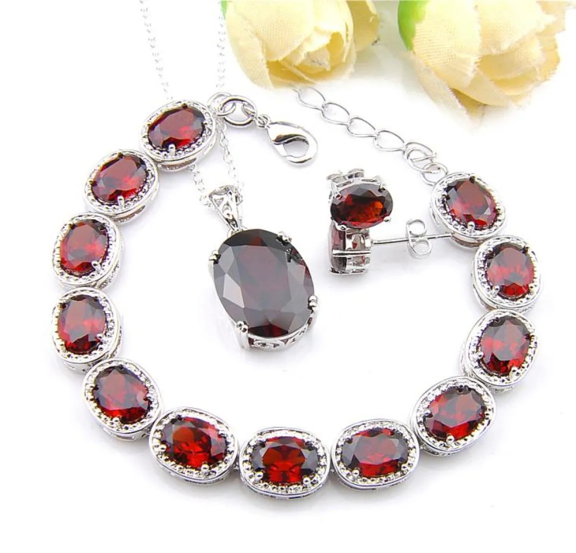 Luckyshien Oval Red Garnet Gems Bracelet Stud Pendants مجموعات 925 قلادة سيلف للنساء مجموعات المجوهرات سحر الأزياء 33380395