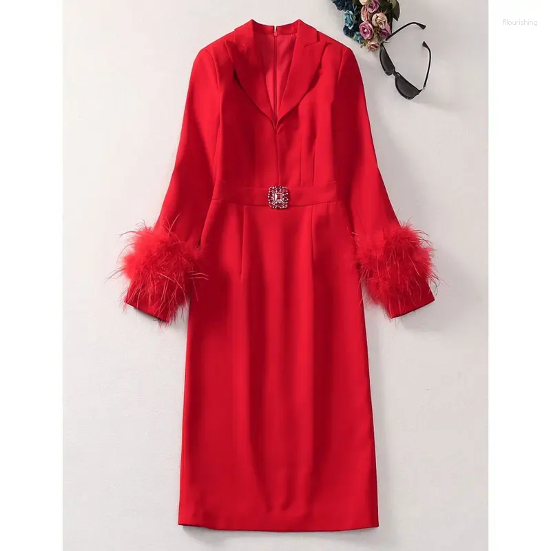 Casual jurken Women Fashion Red Turn Down Collar Fluffy Feather Cuffs Knie Lengte Pencil Dress Office Outfits