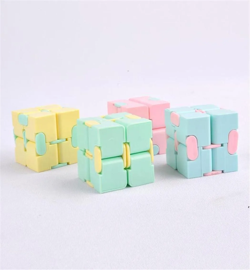 Neue Infinity Cube Candy Color Cube Anti Stress Cube Finger Hand Spinner Spaß Spielzeug für Erwachsene Kinder ADHS Stress Relief Toy DWF53323483405
