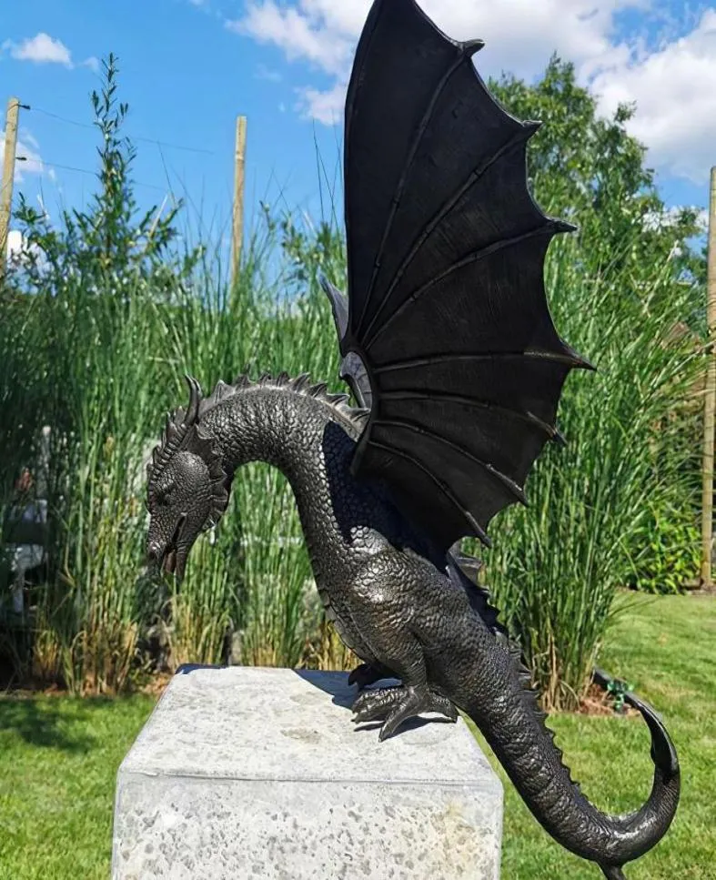 Dekoracje ogrodowe Solidna brązowa woda Woda Gotycka Rzeźba żywiczna statua do domu na zewnątrz statua Dragon Cas4339788