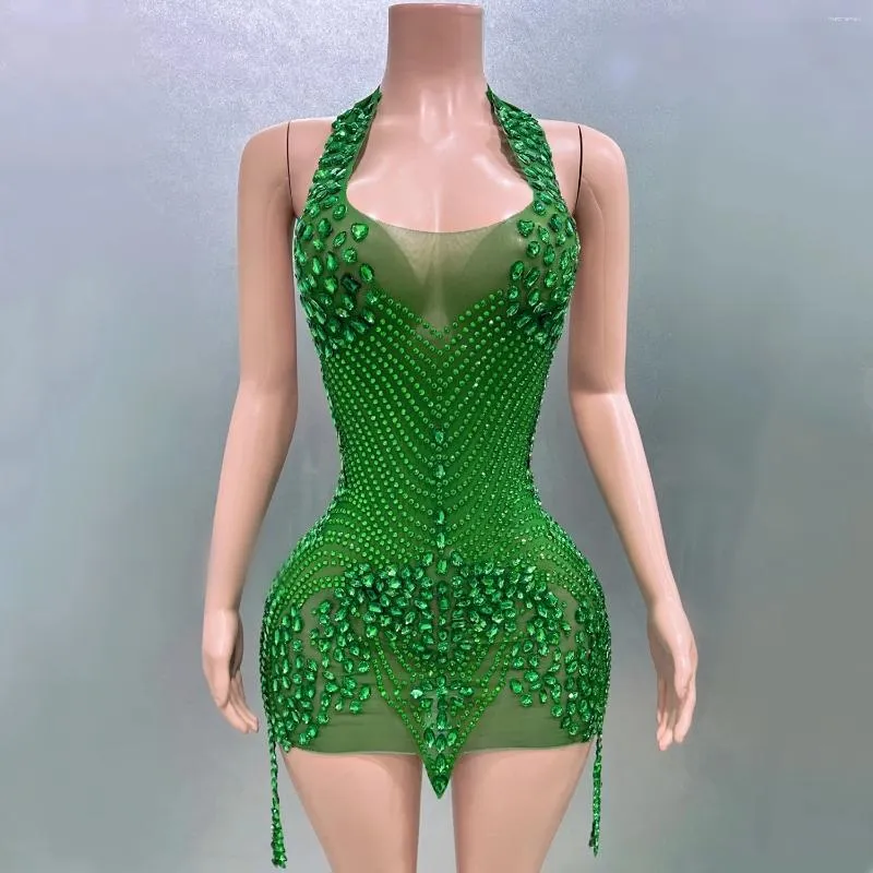 Casual jurken flitsende strass green sexy halter backless backless transparante schede mini jurk verjaardag vieren kostuum dames danser prom