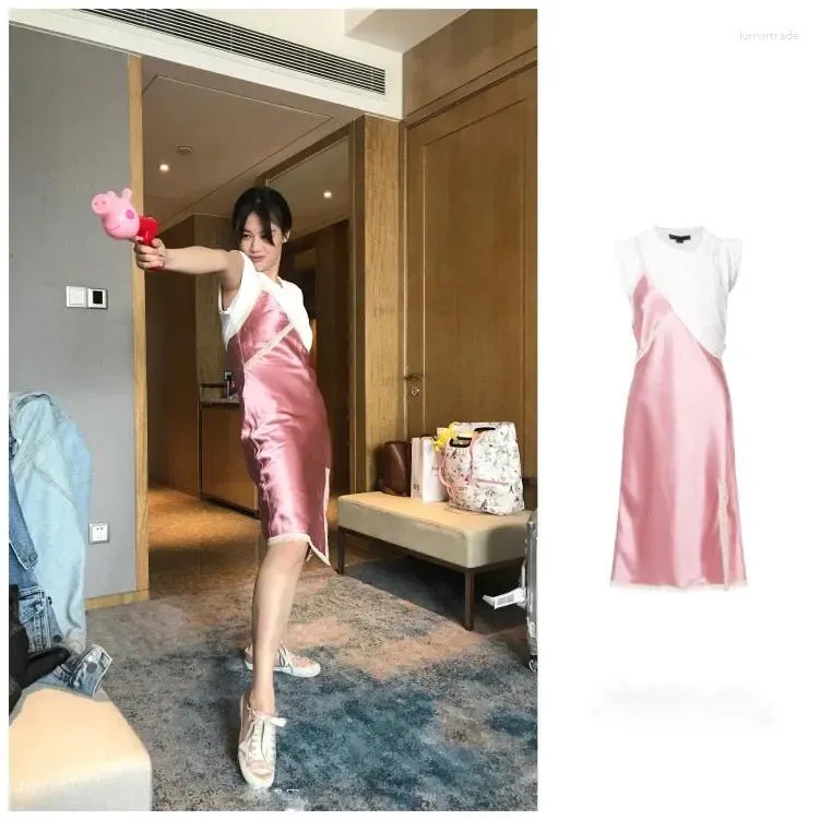 Casual Dresses Single Layered Lace Shoulder Straps Dress With Pink Satin Stitching F0540 Sleeveless T-shirt