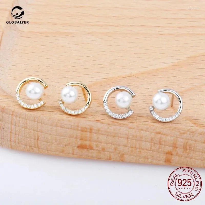 Brincos de garanhão coreano Nicho Premium Sense S925 Sterling Silver Micro-set Zircon Em forma de água doce em forma de C, pérola de água doce 572