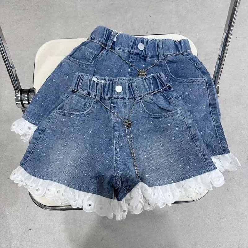 Shorts en gros de filles jeans sans ceinture 2024 dentelle en denim à la mode d'été