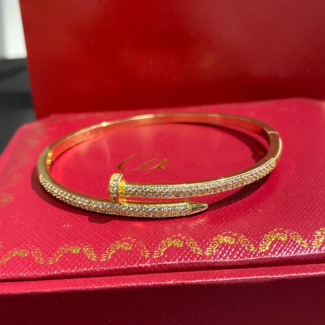 Pulsera de diseño Braceletas de marca de lujo Diseñador para mujeres Letter Color sólido Diseño de serpiente de diamantes Joyería de pulsera de mayor calidad muy bonita