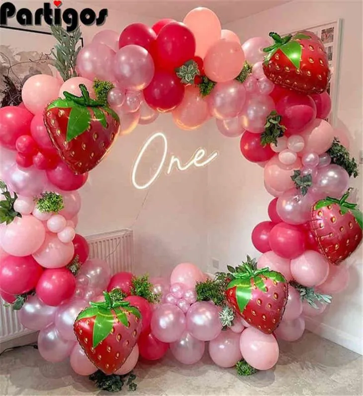 127PCS Strawberry Party Decoration Balloon Kit dla dziewcząt 1st Drugą przyjęcie urodzinowe Dekoracja motywu truskawkowego AA2201902907