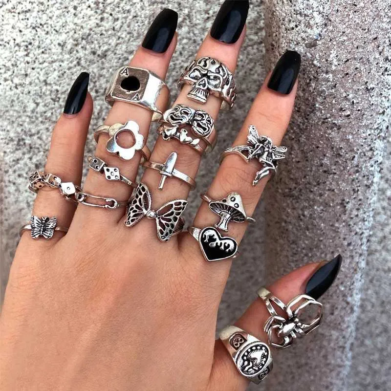 Bandringen Punk Gothic Heart Ring Set voor vrouwen Black Dice Vintage Spade Ace Silvertate Rhinestone Charming Finger Sieraden Q240429