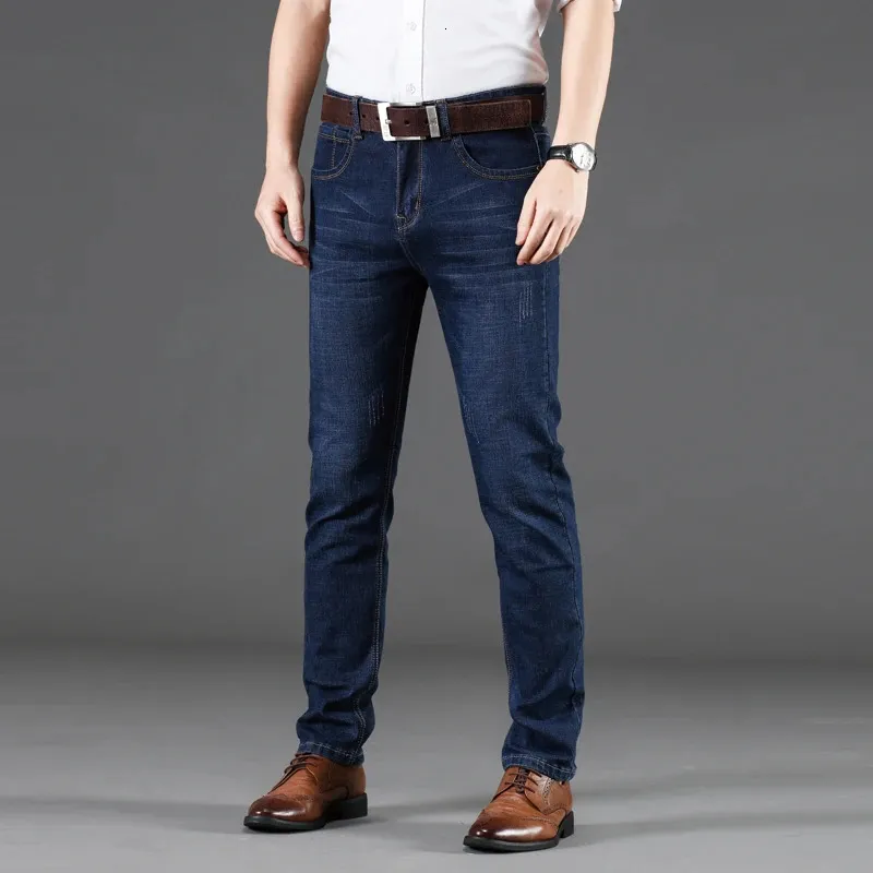 Jeans de outono e inverno de jeans reto e versátil calças longas 240420