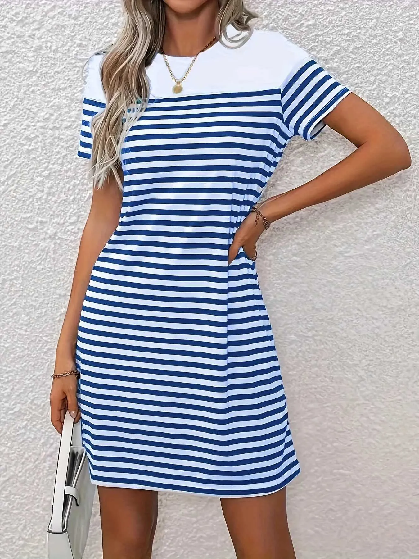 Basic Casual Kleider Leisure Fashion Classic Striped Short Sleeved Solid Color Passendes T-Shirt Sommer Runde Nackenkleid Damen Blau Y240429