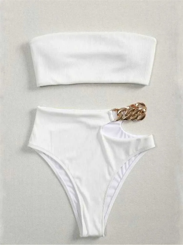 Swimwear féminin Bandeau Bikini 2024 Femmes Sexy Blanc Blanc Noir coupé en métal High Taie Femelle Femme de maillot de bain épaule Suite de maillot de bain Beachwear Y240429