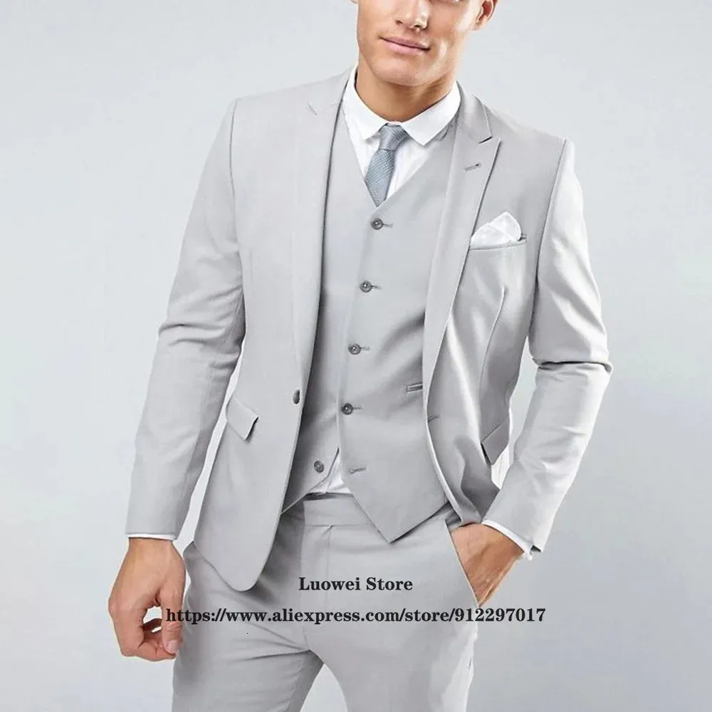 Mode ljusgrå kostymer för män smal passform 3 bit jacka västbyxor set brudgum bröllop toppade lapel tuxedo affärsdräkt homme 240430