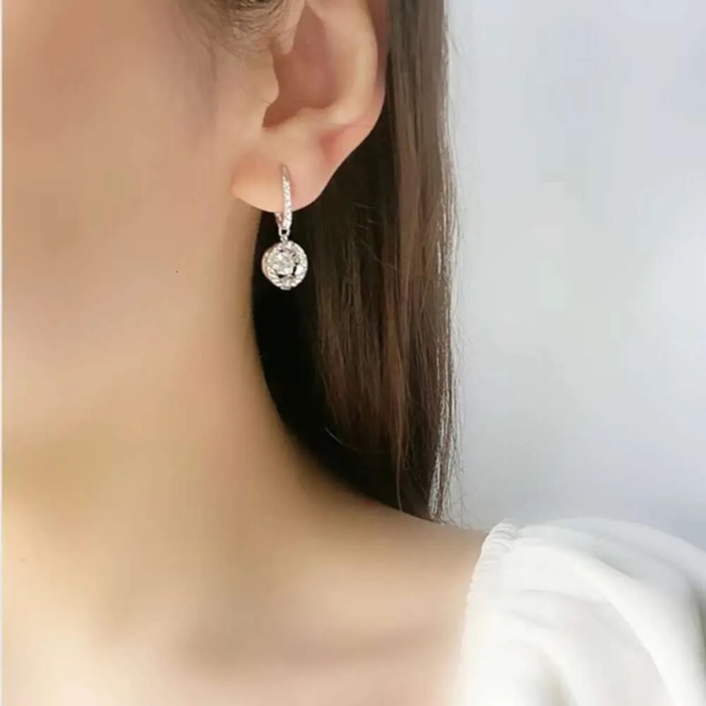 Swarovskis Earring Designer Femmes Top Quality Luxury Fashion Charme Autriche Crystal Jumping Cœur Round Boucles d'oreilles pleines de diamants élégants boucles d'oreilles dynamiques rondes élégantes
