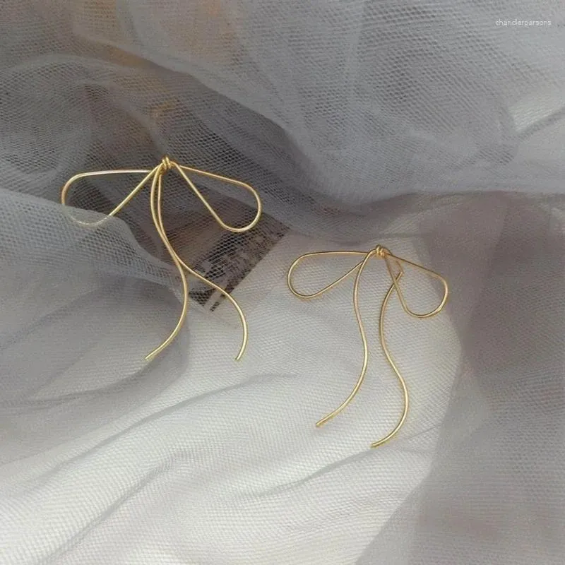 Bolzenohrringe Bögen geformtes Dangle -Ohrring Einfache Linie Metallohrringe Bogenknoten Anhänger Ohrenbauer vielseitige Verhinderung täglicher Verschleiß