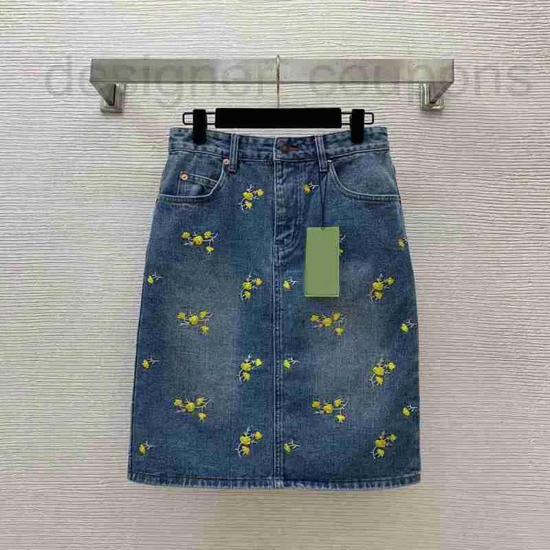 Jolipes Designer 24 ans printemps / été petite fleur jaune décoration brodée haute taille en jean décontracté polyvalent 0edq