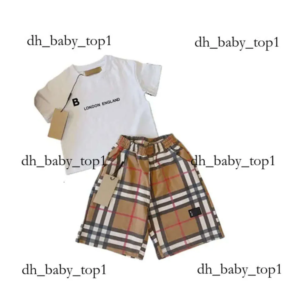 Kidkleding shirt kort kind tracksuit ontwerper baby kinderen t -shirts shorts sets peuter jongens meisjes kleding set kleding zomer witte zwarte luxe tracksuit 2403