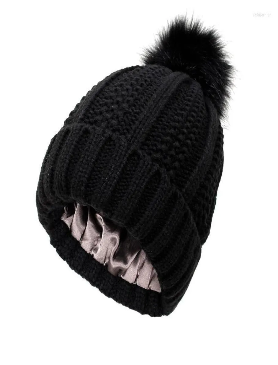 Beanieskull Caps 2022 Womens Satin Fodrade Knit Beanie Hat Akryl Varma vinterhattar för kvinnor Män Silkfoder mjukt slouchy mode 3972400