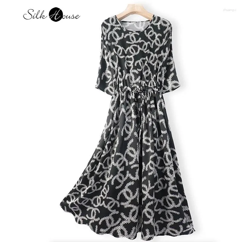 Robes de fête Silk Silk Satin noir et blanc Robe de mûrie