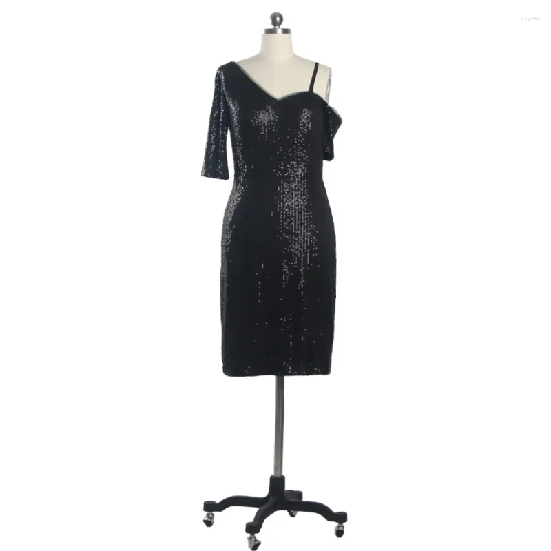 Robes de fête robes de bal sexes simples paillettes noires un épaule zipper arrière sirène trompette knee-longueur Plus taille des femmes c841