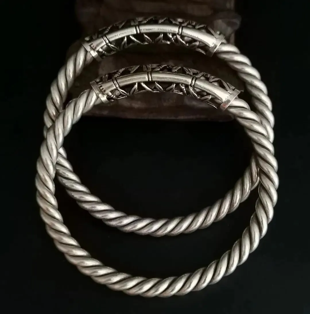 1 paar Tibetaanse zilveren miao zilveren armbanden etnische gefrituurde deeg draaibanden 240424