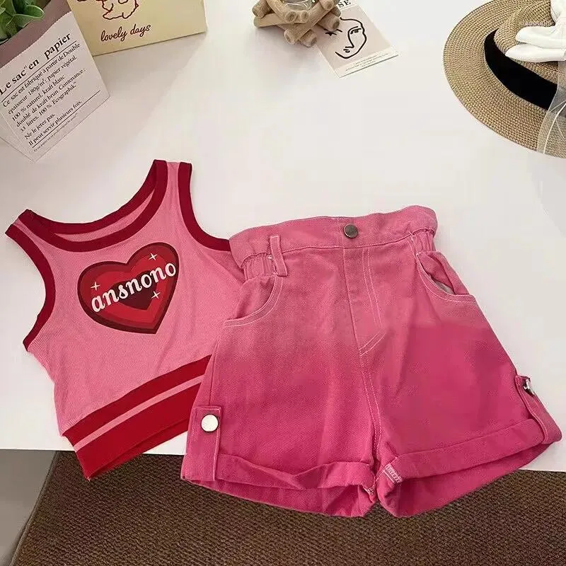 Kledingsets 2024 Zomermeisjes houden van mouwloze tanktop shorts dames mode tweedelige set baby meisje roze zoete kleren