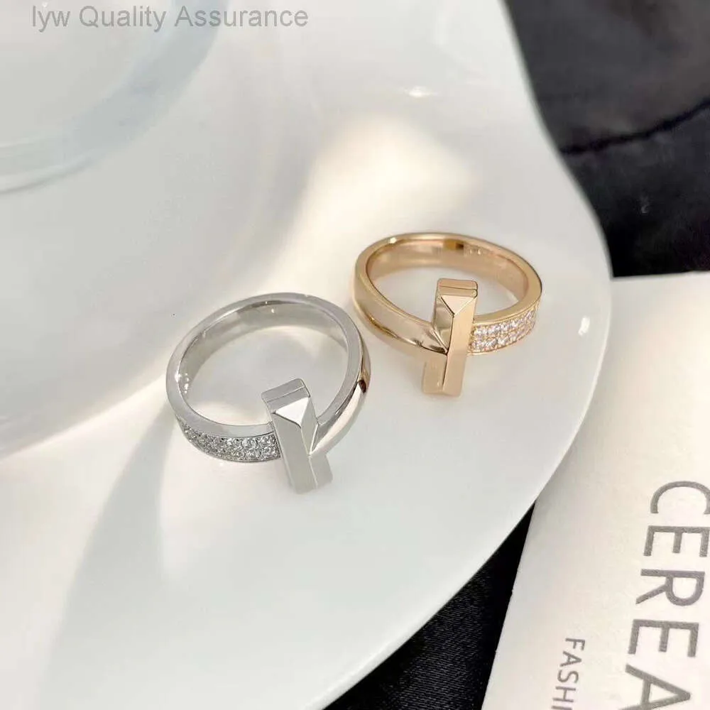 Anel de designer para mulher Tiffanybead Ring Luxury Love Ring T Family Ring Di Family High Half Half Diamond Set Ring simplificado em forma de T