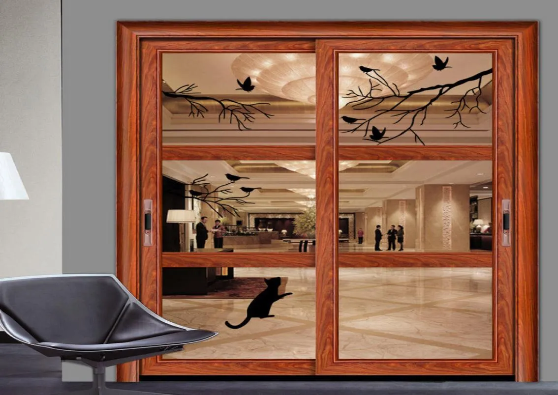 Chat chassant les oiseaux sous la parcandise murale de l'arbre Autocollant oiseau noir sur l'arbre Branche mur art mural affiche fenêtre en verre de verre en verre déco1154522
