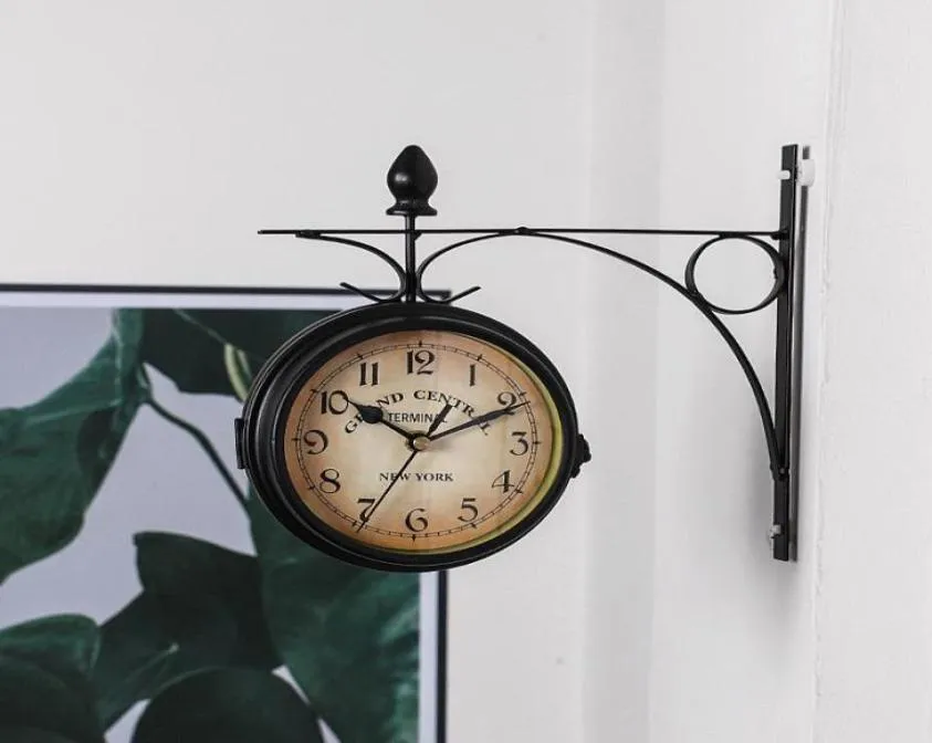 Relógios de parede Relógio vintage com estação de estilo antigo de metal de dupla face pendurado para decoração de casa1648794