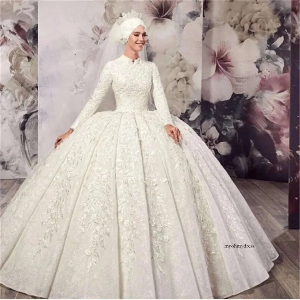 2022 Винтажные мусульманские свадебные платья Дубай Бальное платье с высоким кружевным аппликацией с длинным рукавом длины для свадебного платья для вечеринок 0431