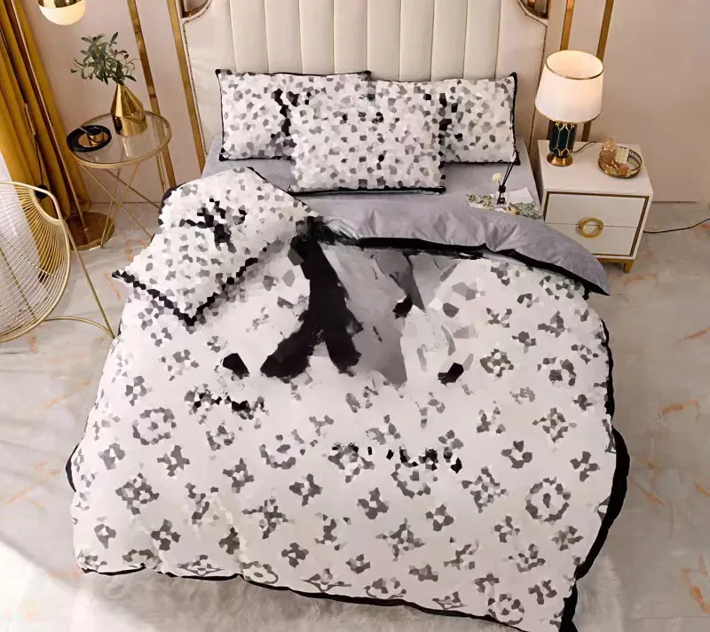 Set di biancheria da letto Designer di lusso Lettera classica Logo Stampare Copertina di copertura del piumone Copertina Set di 4 pezzi Set di logo grande rosa nera puro decorazione camera da letto 1,8 m 2m