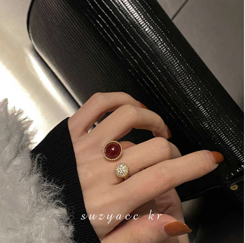Популярные сюрпризы и украшения для подарков Red Diamond Ring Ring Luxury Unique Exquisite Finger Advatue с Common Cleefly