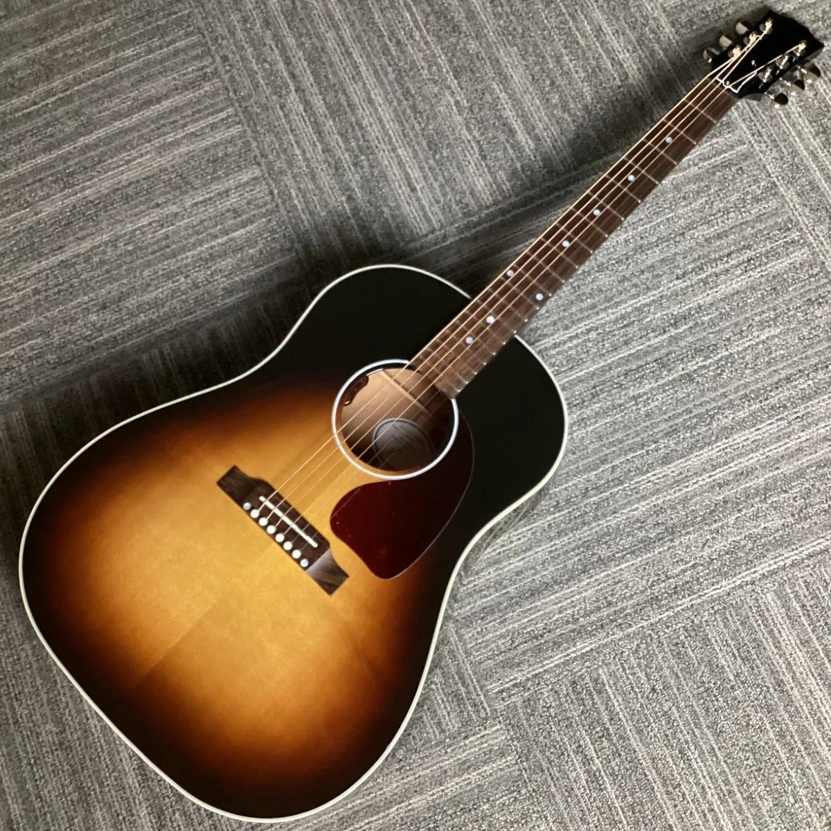 Guitare acoustique standard J45 comme les photos