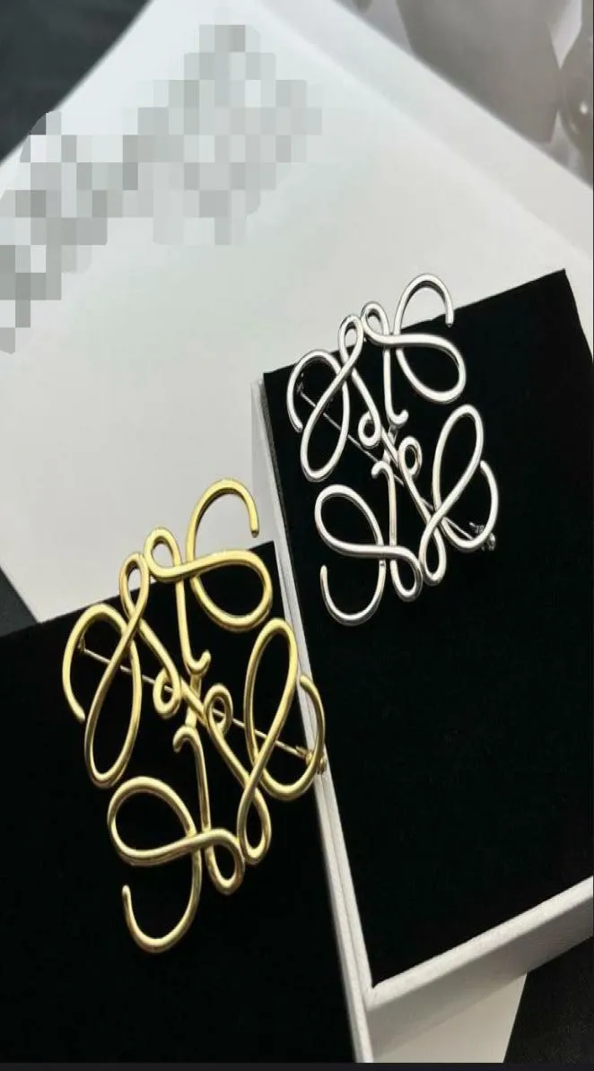 Novo colar de pingente de pingente de moda anagrama feminino assimétrico Brincos retrô de bronze 18K Gold Bated Stud Stud Hoop Ladies Broche Designer Jóias -101692371