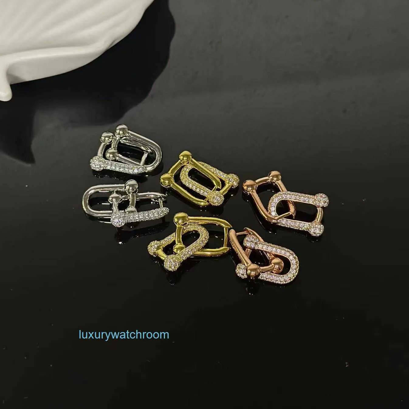 Fashion Simple Ttifeeny Earrings Versatile New Double Section Horseshoe Buckle Popular on the Internet Same Light Luxury U-shaped Diamond