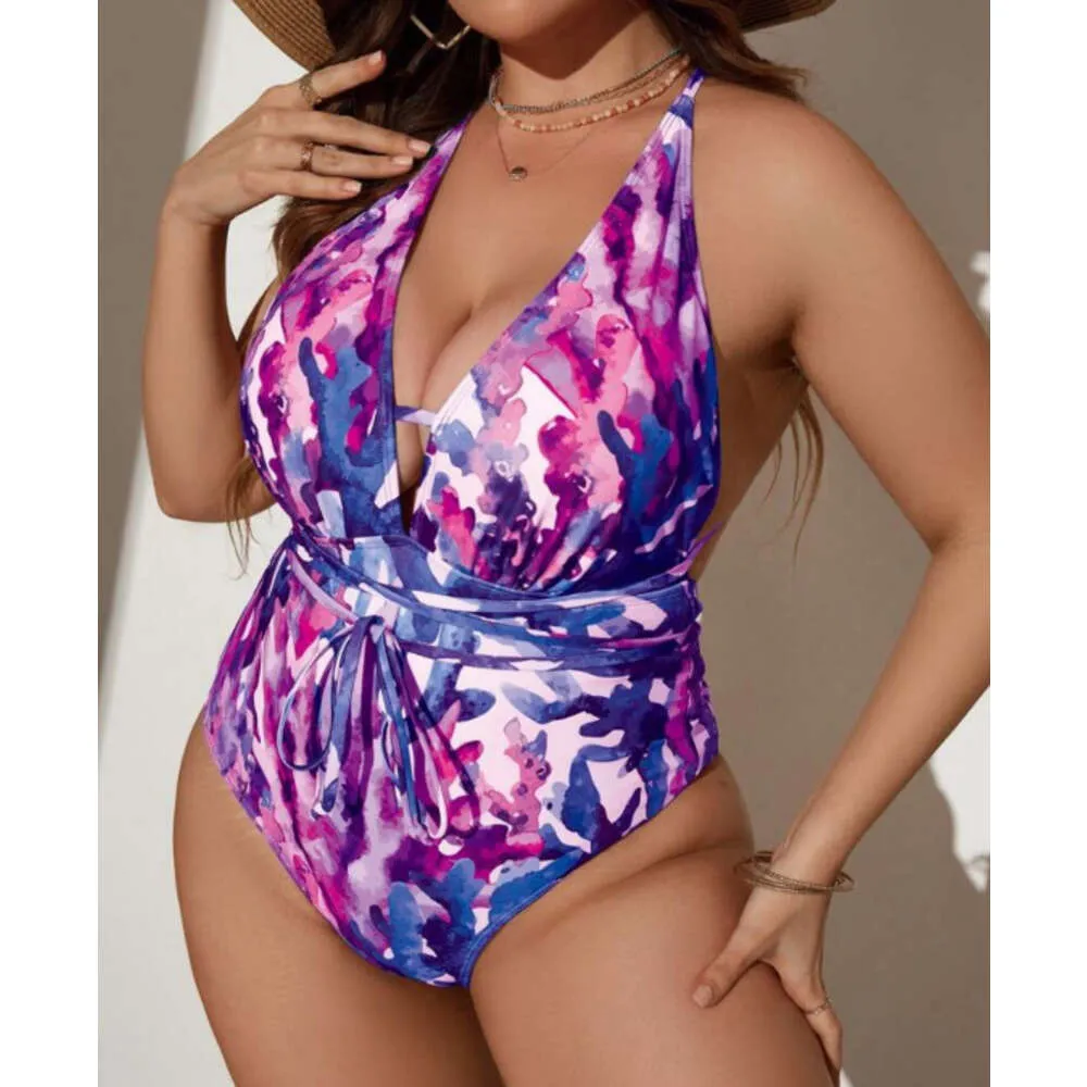 Swimwear 2024 Couleur solide Bikini sexy nouvelle mode One Piece Hanging Neckwear Bikini