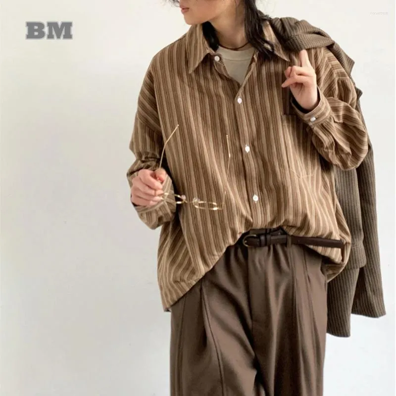 メンズカジュアルシャツ韓国ファッションブラウンストライプシャツ男性衣類kpopプレッピーカップル長袖ストリートウェアルーズシントップヒップ
