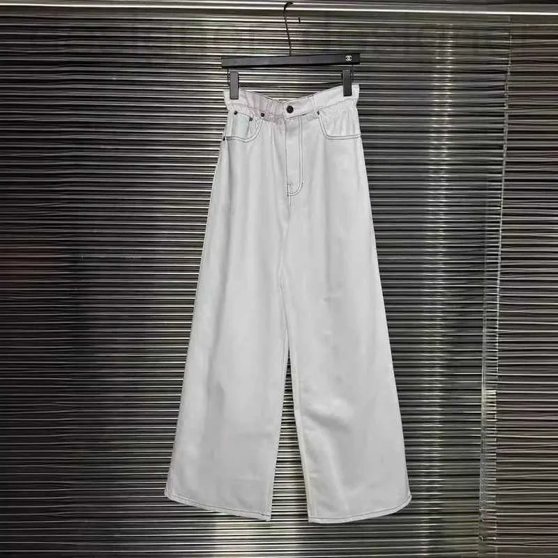 Brand de créateur de jeans pour femmes M La famille 2024 Spring / été Nouveau style à la mode et élégant, Pigle de fleurs élastiques de fille d'âge réduite, taille haute CXCV White