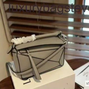 女性用ハイエンドデザイナーバッグLoeiwe Puzleシリーズ2024新しい幾何学バッグシングルショルダーハンドヘルドクロスボディファッションレディースバッグ1：1本物のロゴと箱付き
